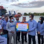 Menteri Edhy Serahkan Bantuan Unit Percontohan Penyuluhan Budidaya Lobster di Banyuwangi