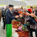 Kunjungi Pasar Rakyat Tabalong, Presiden Cek Harga Bahan Pokok Jelang Ramadan