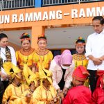 Tiba-di-Stasiun-Rammang-Rammang-Presiden-Disambut-Tiga-Tarian-Khas-Sulawesi-Selatan