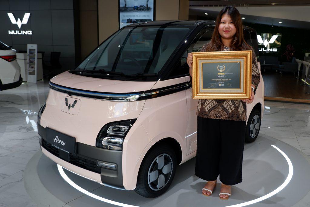 Wuling Air ev Raih Penghargaan Indonesia Automotive Industry Leader 2022 Kategori EV 1