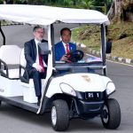 Momen Presiden Jokowi Ajak PM Ceko Ngabuburit ke Kebun Raya Bogor